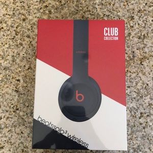 BRAND NEW Beatssolo3 wireless earphones